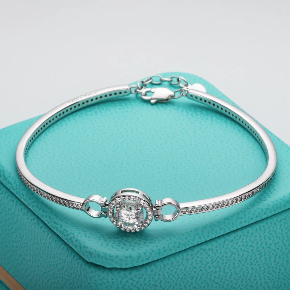 Aurelia One Bracelet – 1ct Moissanite Adjustable Bangle