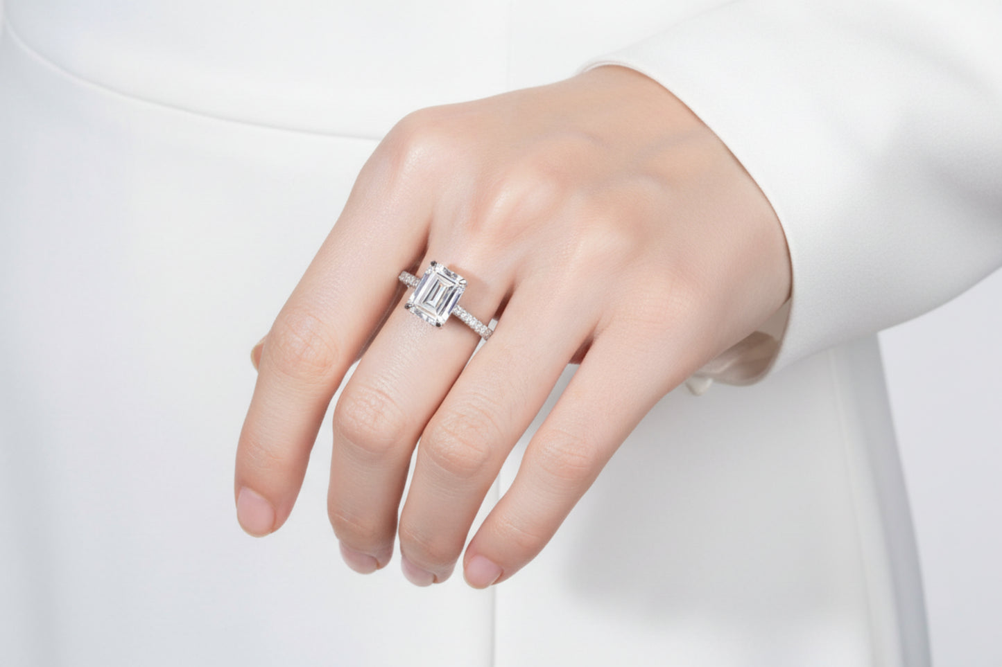 Serenity Emerald Glow 4CT Moissanite Ring