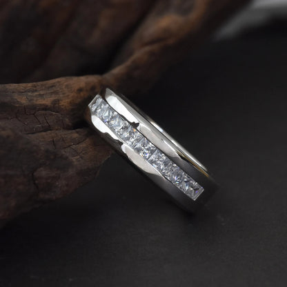 The Eternal Flame Men’s Moissanite Wedding Band
