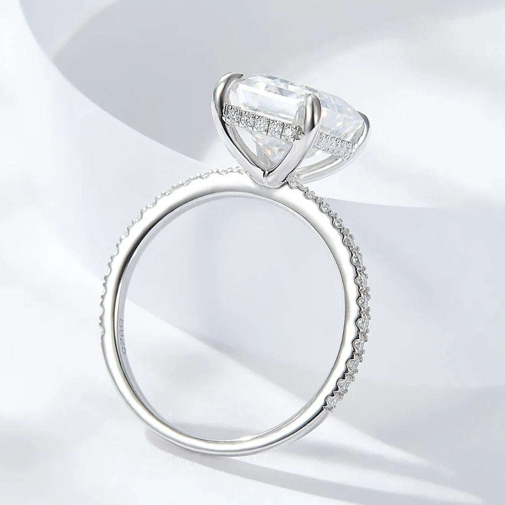 Serenity Emerald Glow 4CT Moissanite Ring