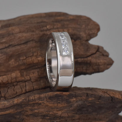 The Eternal Flame Men’s Moissanite Wedding Band