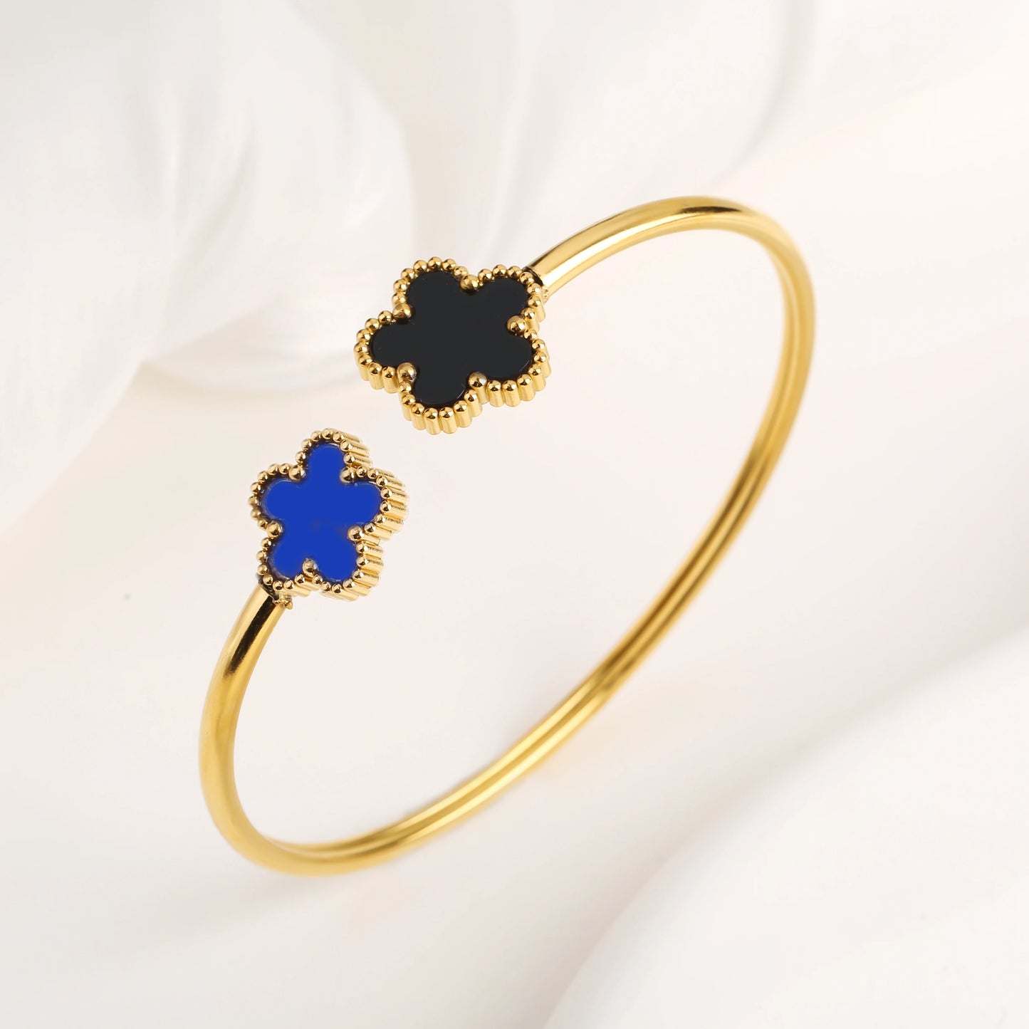 Gold-Plated Five-Leaf Clover Bangle