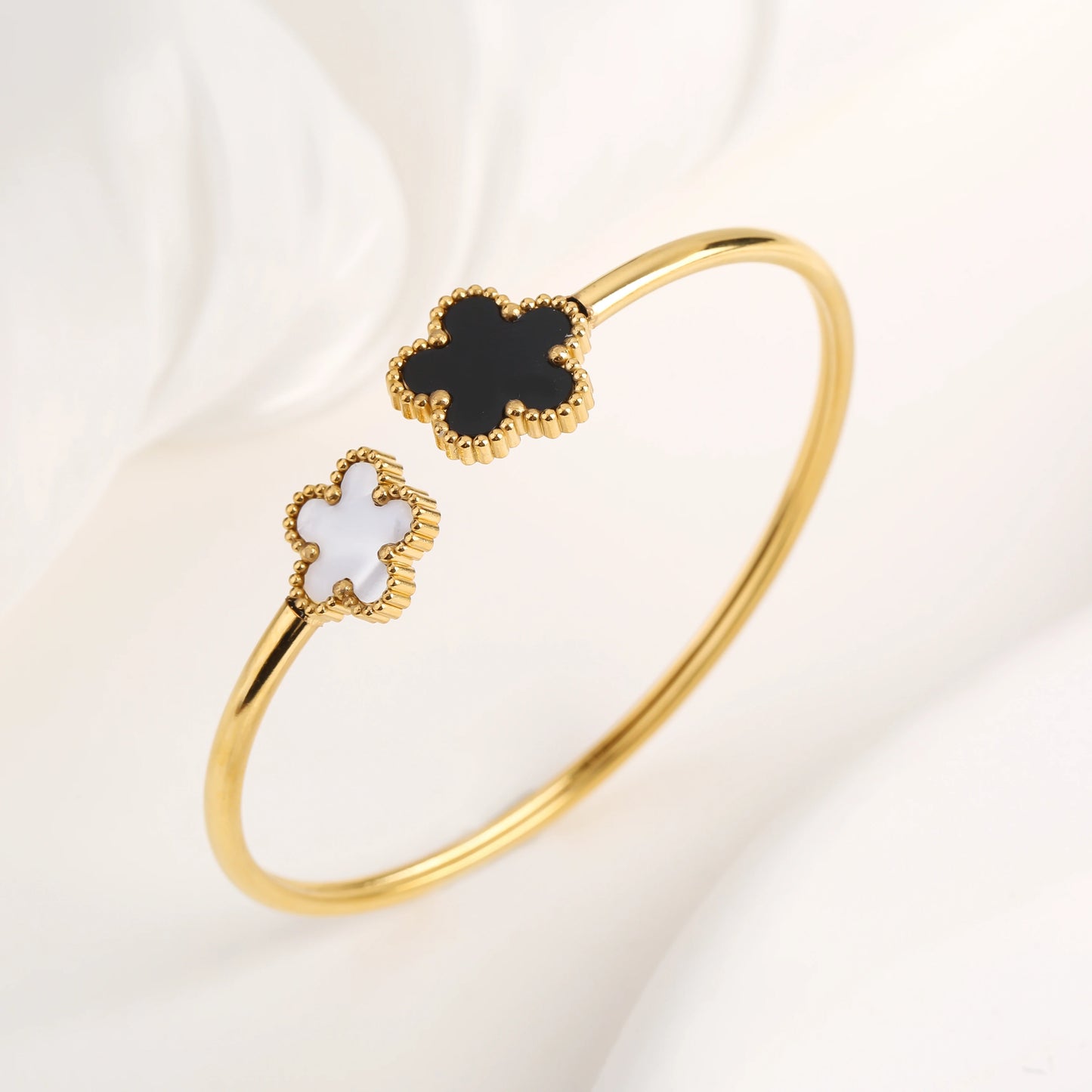 Gold-Plated Five-Leaf Clover Bangle