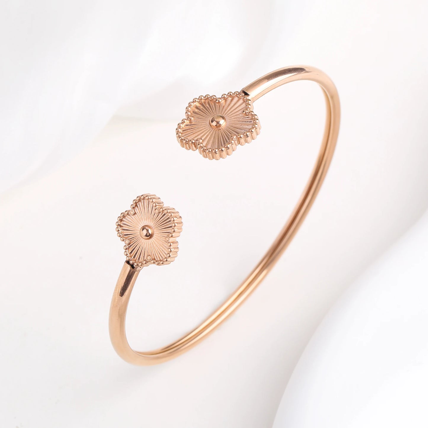 Gold-Plated Five-Leaf Clover Bangle