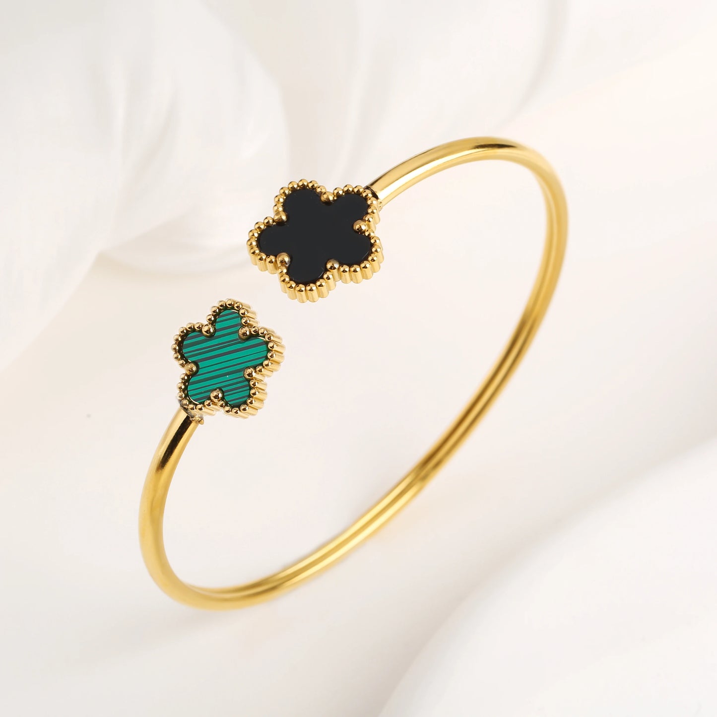 Gold-Plated Five-Leaf Clover Bangle