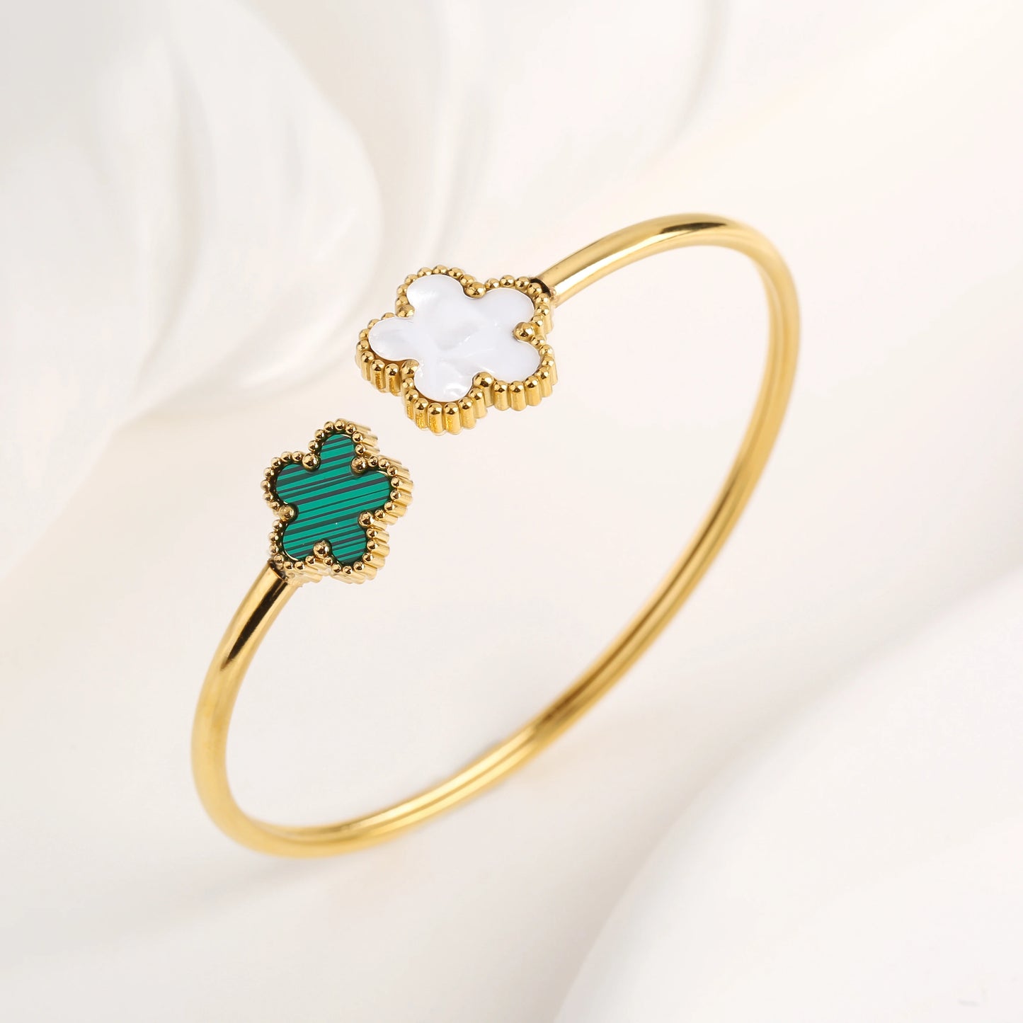 Gold-Plated Five-Leaf Clover Bangle