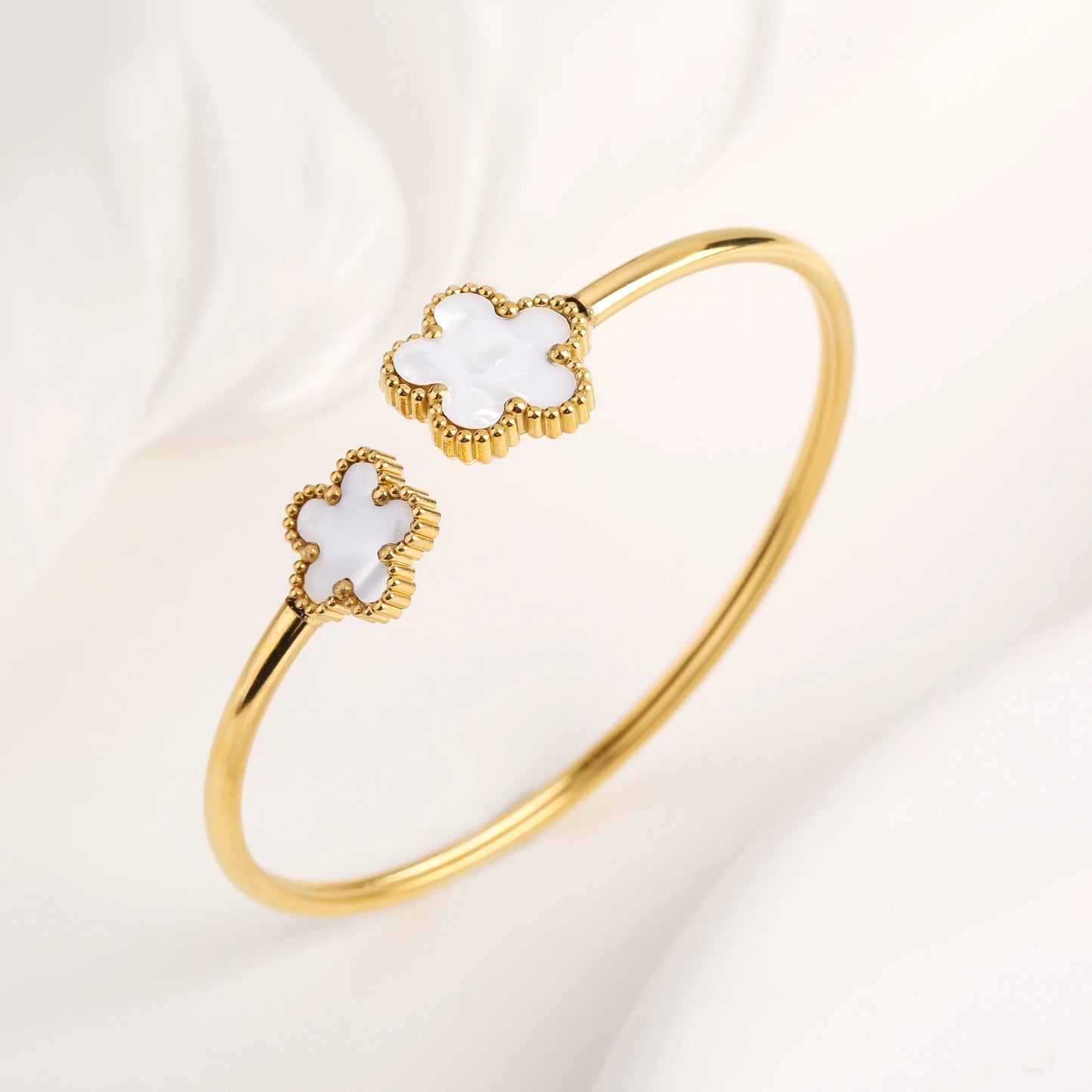 Gold-Plated Five-Leaf Clover Bangle