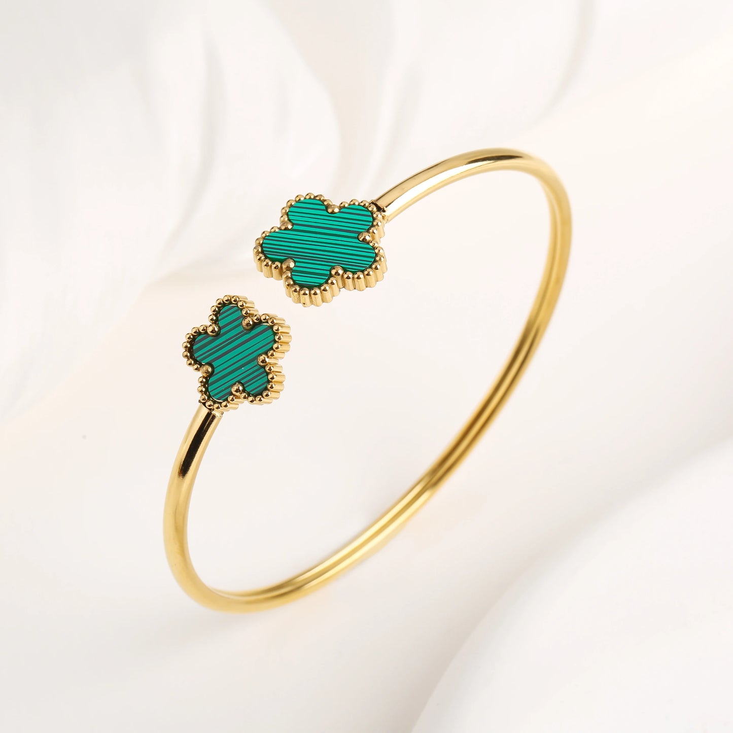 Gold-Plated Five-Leaf Clover Bangle