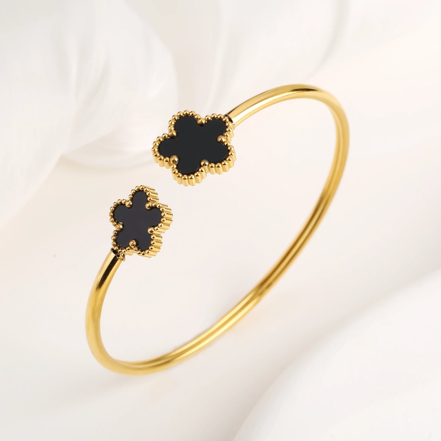 Gold-Plated Five-Leaf Clover Bangle