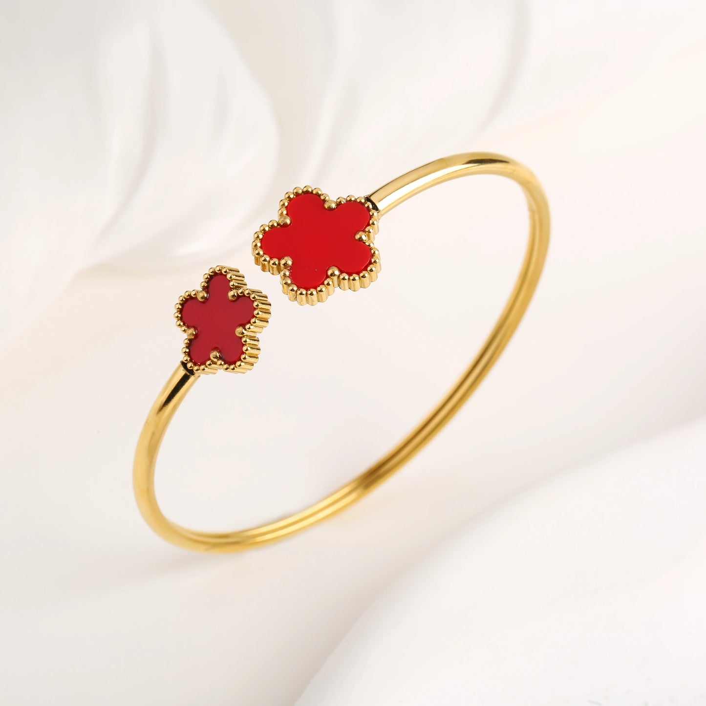 Gold-Plated Five-Leaf Clover Bangle