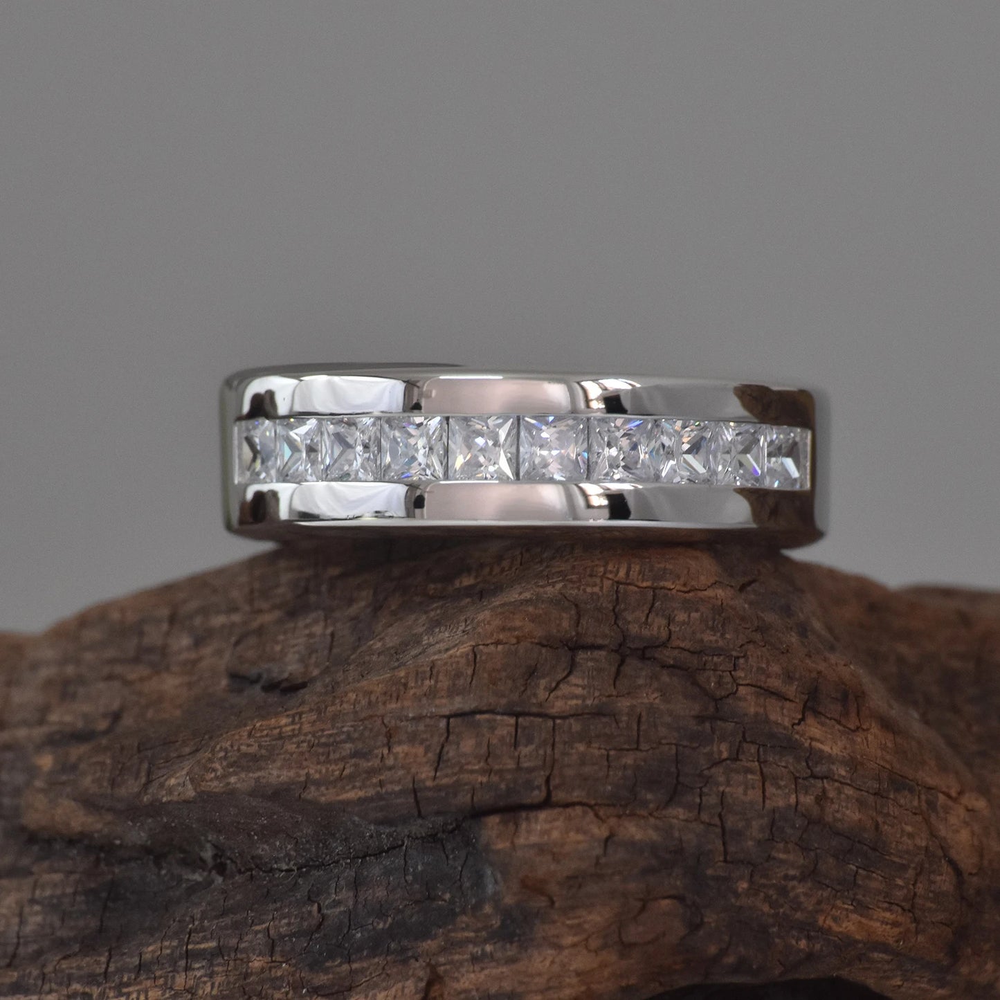The Eternal Flame Men’s Moissanite Wedding Band