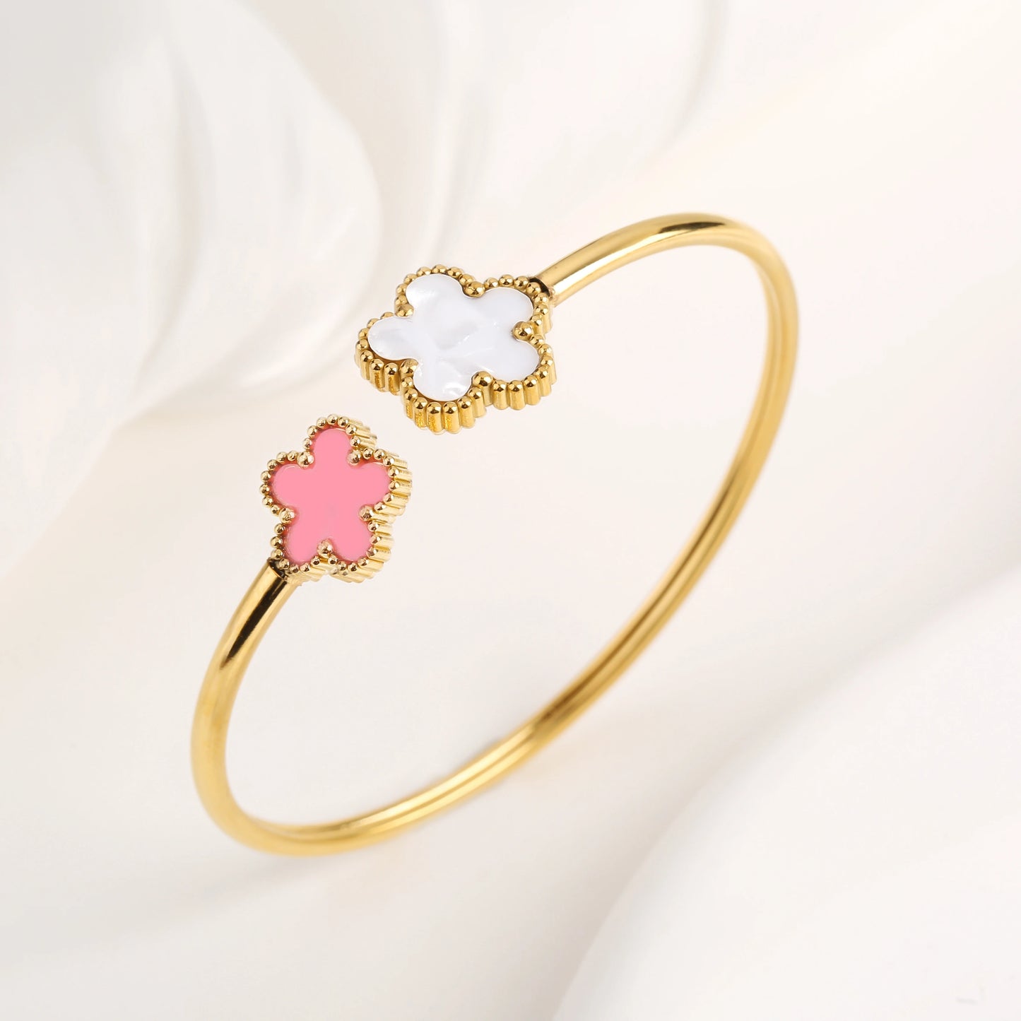 Gold-Plated Five-Leaf Clover Bangle